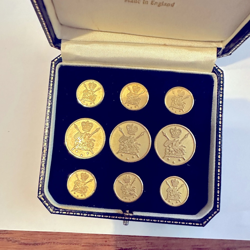 Grant & Latham gold tone blazer buttons. Never worn.